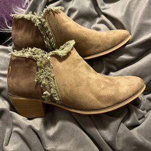 Stylish Tan Ankle Boots